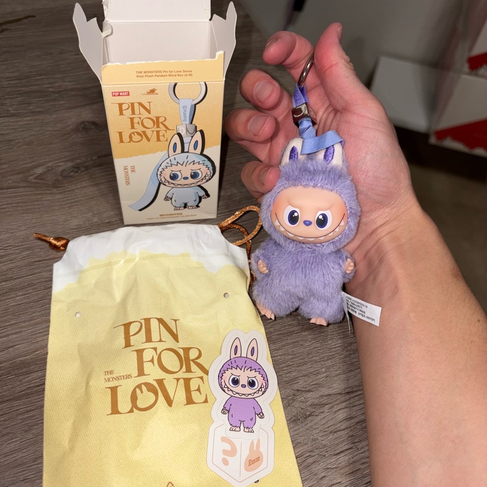 ? - POP MART  V4 The Monsters Pin For Love Alphabet Plush Pendant Labubu - ?